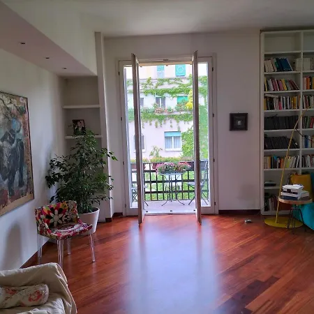 Stanza Nr 4 In Incantevole In Zona Solari Guest house Milan