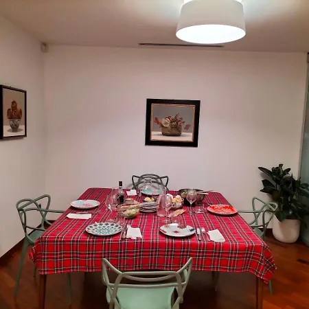 Stanza Nr 4 In Incantevole In Zona Solari Konukevi Milano