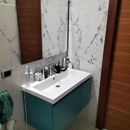 Stanza Nr 4 In Incantevole In Zona Solari Milan