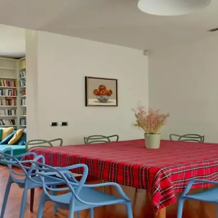 Konukevi Stanza Nr 4 In Incantevole In Zona Solari Milano