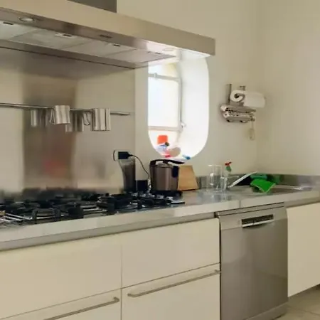 Konukevi Stanza Nr 4 In Incantevole In Zona Solari Milano